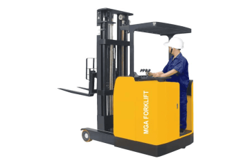 Sự khác nhau giữa xe nâng ngồi lái và xe nâng đứng lái