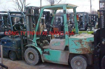 Ưu nhược điểm khi mua xe nâng hàng cũ chi tiết