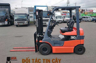 Xe nâng Toyota nhập khẩu chính hãng 100% giá rẻ