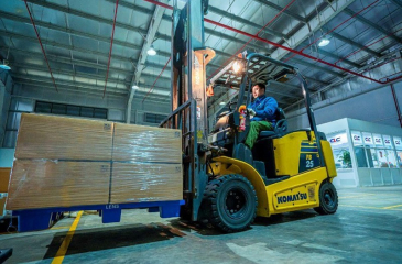 Xe nâng điện có phù hợp cho vận chuyển hàng nặng không?