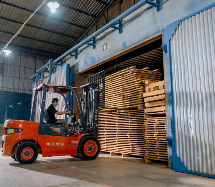 Xu Hướng Xe Nâng Điện Pin Lithium: Bước Đột Phá Xanh Cho Ngành Logistics Hiện Đại