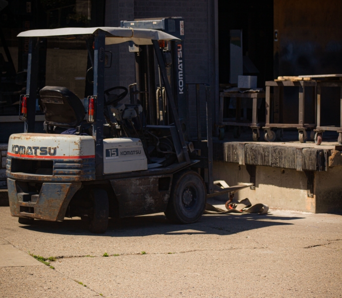 So Sánh Các Hãng Xe Nâng Nhật Bản: Toyota, Komatsu Hay Mitsubishi Đáng Mua Nhất?