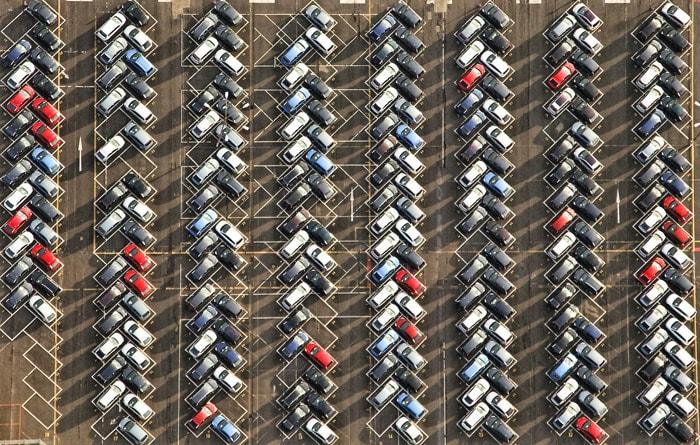 Bãi đỗ xe hàng ngàn chiếc xe ô tô 