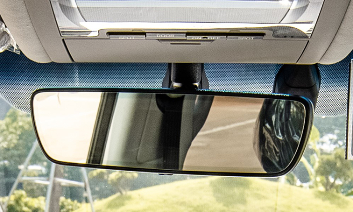Kính chắn gió là khung kính to được thiết kế đặt phía trước của xe